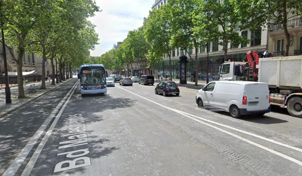 Retail in Paris for lease Building Photo- Image 1 of 5