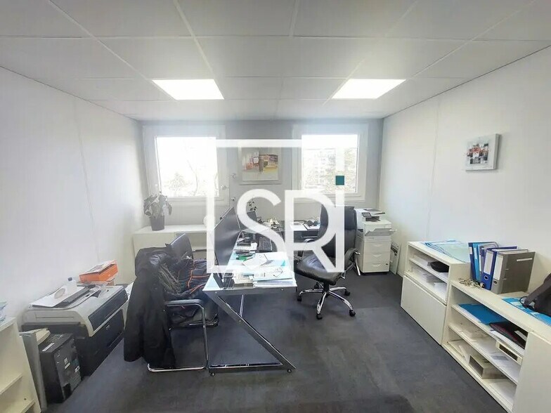 Office in Clermont-Ferrand for sale - Building Photo - Image 2 of 10