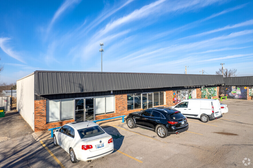 7209-7217 S Council Rd, Oklahoma City, OK for lease - Building Photo - Image 3 of 7