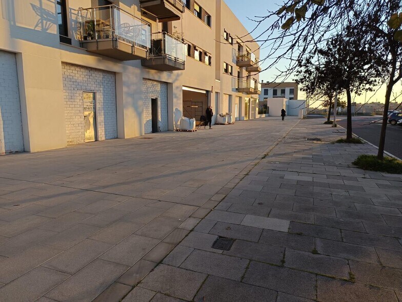 Retail in Córdoba for lease - Building Photo - Image 1 of 14