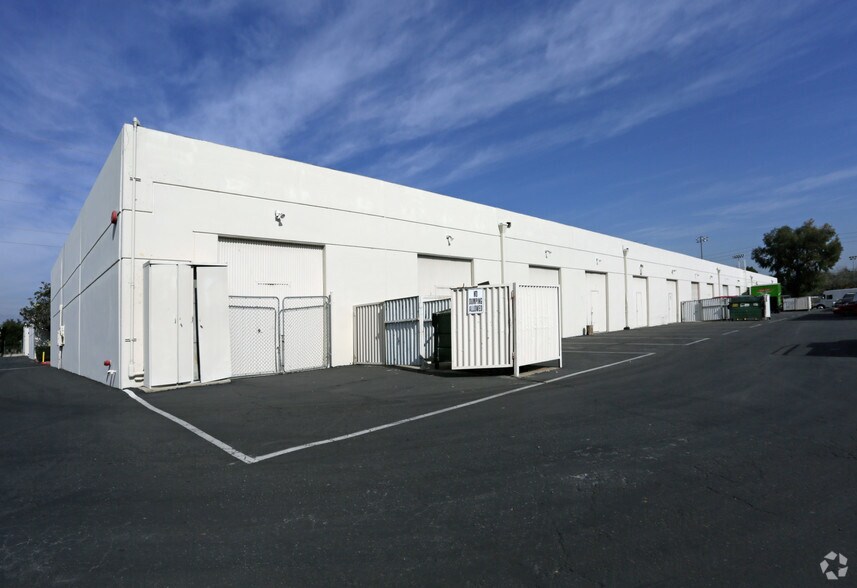 14182 Central Ave, Chino, CA à louer - Photo du bâtiment - Image 2 de 2