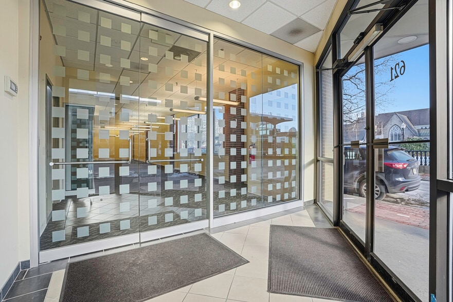 625 Main St, Fitchburg, MA for lease - Building Photo - Image 2 of 22