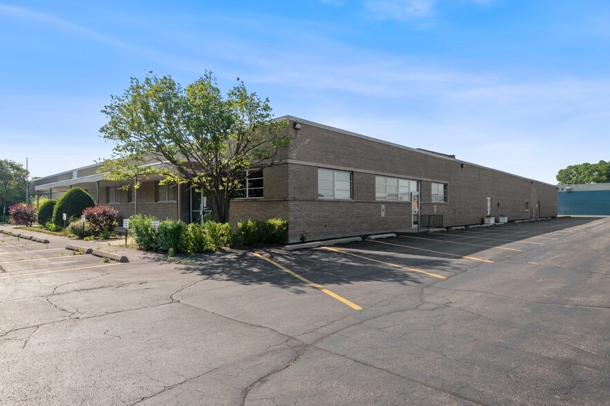 7533 Central Ave, Skokie, IL for lease - Building Photo - Image 2 of 13