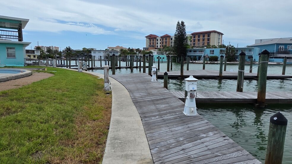 625 Bay Esplanade, Clearwater, FL for sale - Building Photo - Image 3 of 10