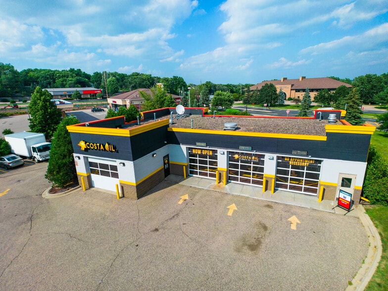 7479 Egan Dr, Savage, MN à vendre - Photo du bâtiment - Image 2 de 26