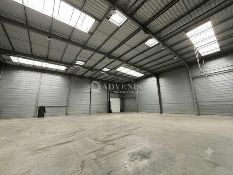 Industrial in Les Alluets-le-Roi for lease - Interior Photo - Image 2 of 10