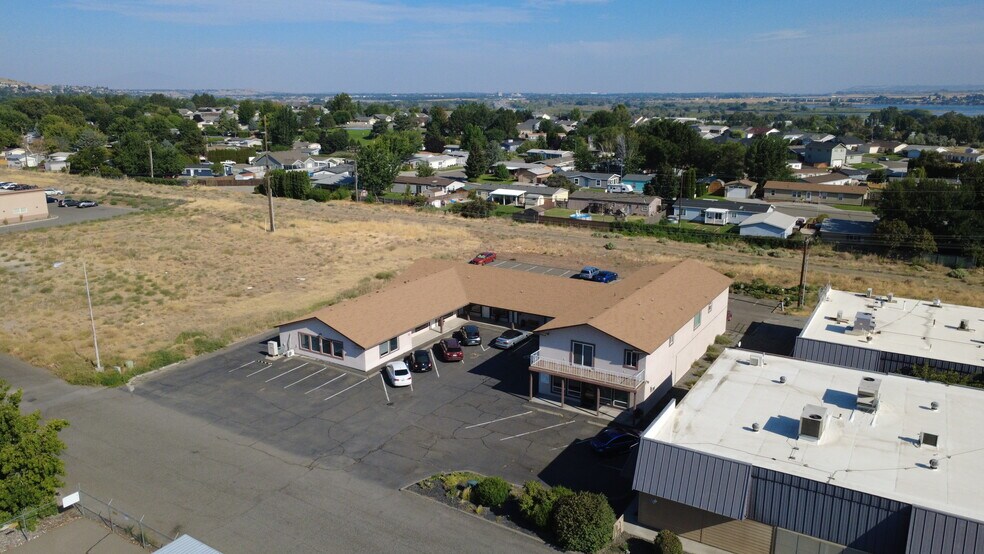 8514 W Gage Blvd, Kennewick, WA à vendre - Photo du bâtiment - Image 2 de 16
