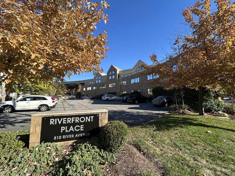 810 River Ave, Pittsburgh, PA à louer - Photo du bâtiment - Image 1 de 11