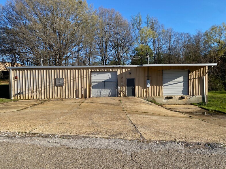 108 Tenth St, Tupelo, MS à vendre - Photo du bâtiment - Image 1 de 9