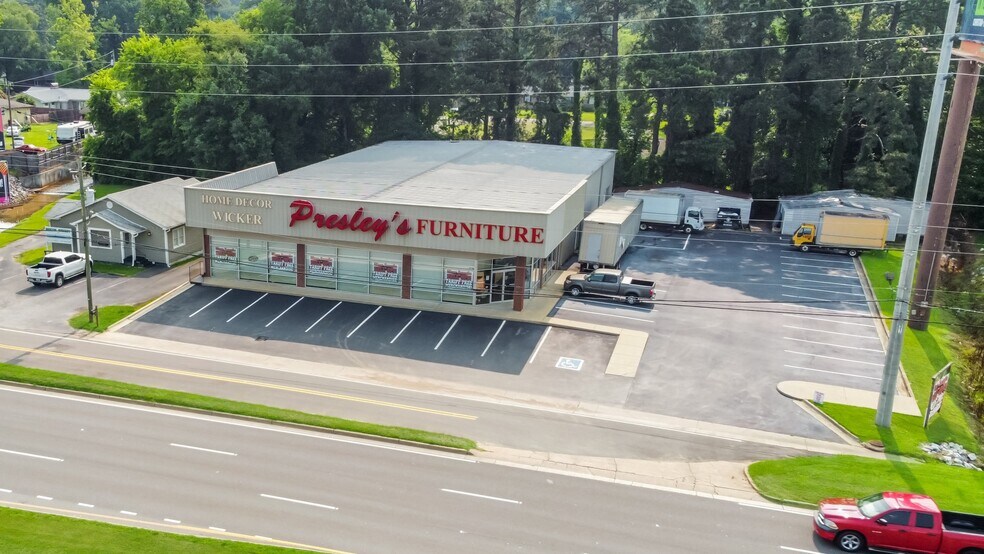 2719 McFarland Blvd E, Tuscaloosa, AL à louer - Photo du bâtiment - Image 3 de 24