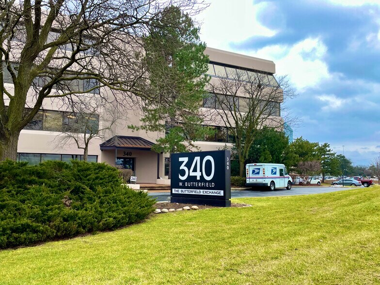 340 W Butterfield Rd, Elmhurst, IL à vendre - Photo du bâtiment - Image 2 de 2