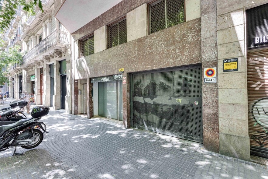 Multifamily in Barcelona, Barcelona for sale - Primary Photo - Image 1 of 1