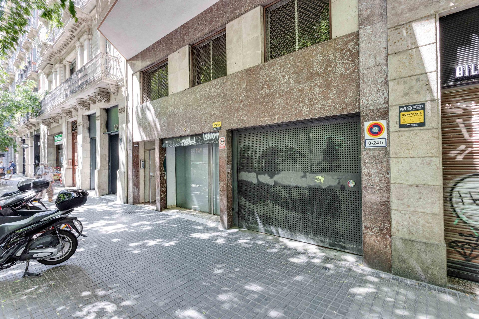 Multifamily in Barcelona, Barcelona for sale Primary Photo- Image 1 of 2