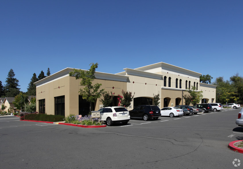 205-245 Foss Creek Cir, Healdsburg, CA à vendre - Photo principale - Image 1 de 66