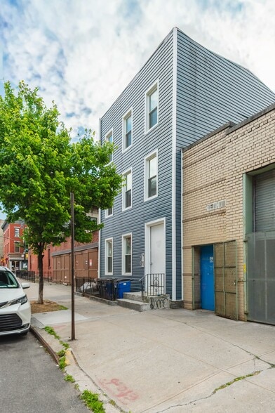 76 Java St, Brooklyn, NY à vendre - Photo du bâtiment - Image 2 de 21