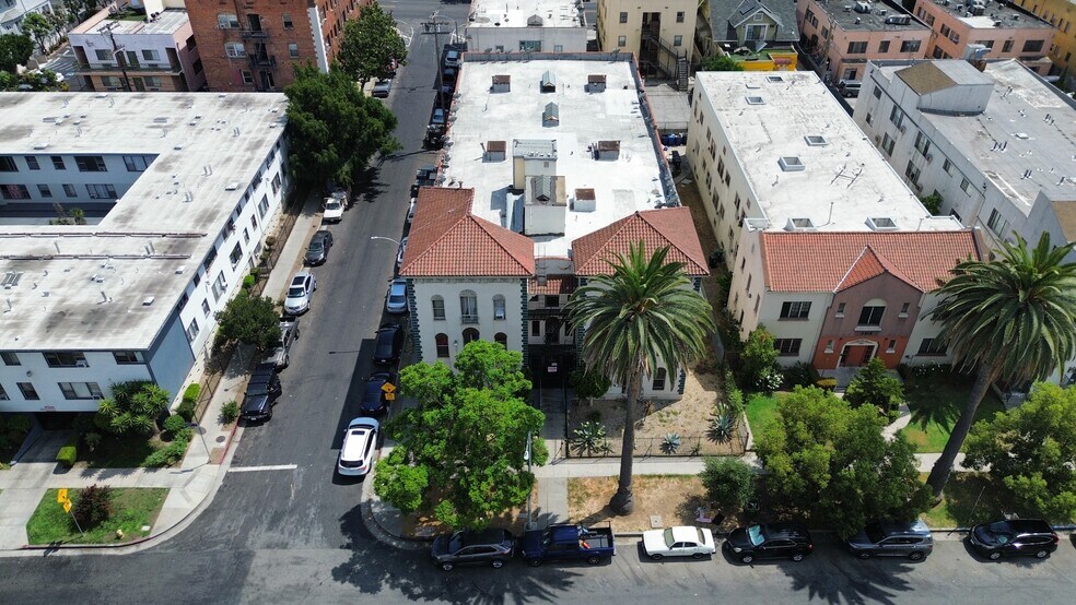 2910 Leeward Ave, Los Angeles, CA for sale - Building Photo - Image 3 of 12