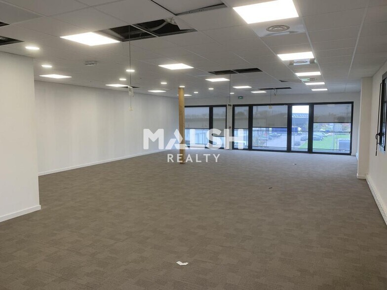 Office in Beynost for lease - Interior Photo - Image 2 of 6
