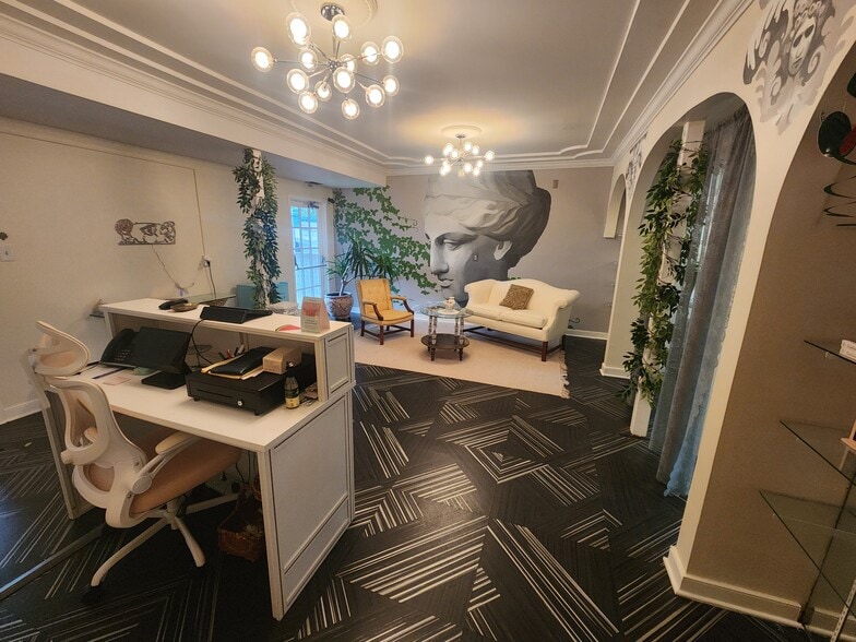 10 S Crenshaw Ave, Richmond, VA for lease - Building Photo - Image 2 of 51