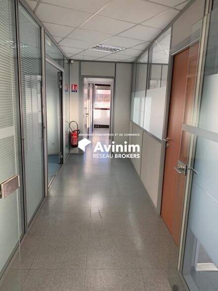 Office in La Tronche for lease - Interior Photo - Image 3 of 24