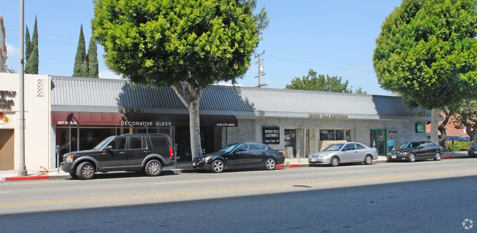 257-265 N Robertson Blvd, Beverly Hills, CA à louer - Photo du bâtiment - Image 2 de 2