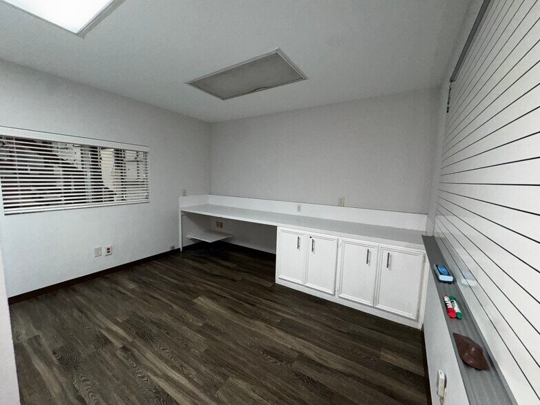 9123 Thomasville Dr, Houston, TX à louer - Photo du bâtiment - Image 3 de 26