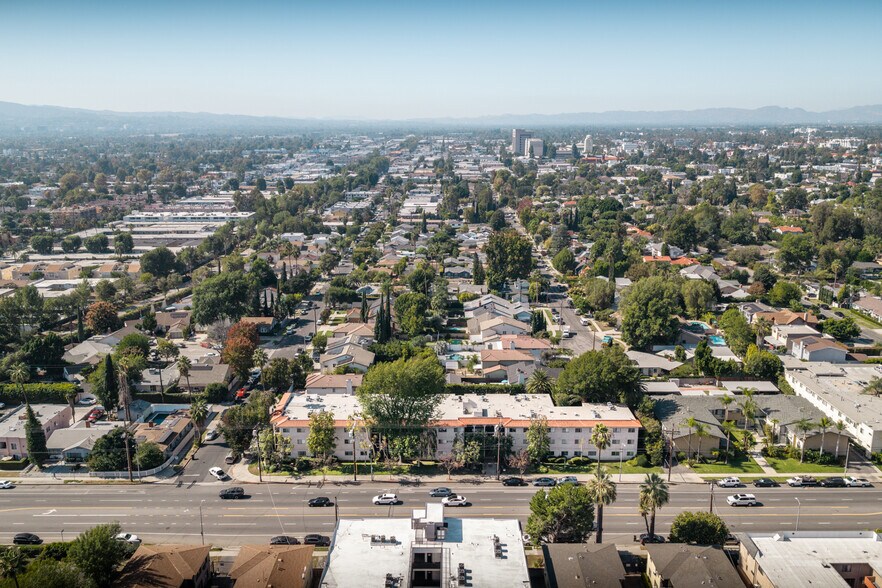 6121 Woodman Ave, Van Nuys, CA à vendre - Photo du bâtiment - Image 2 de 61