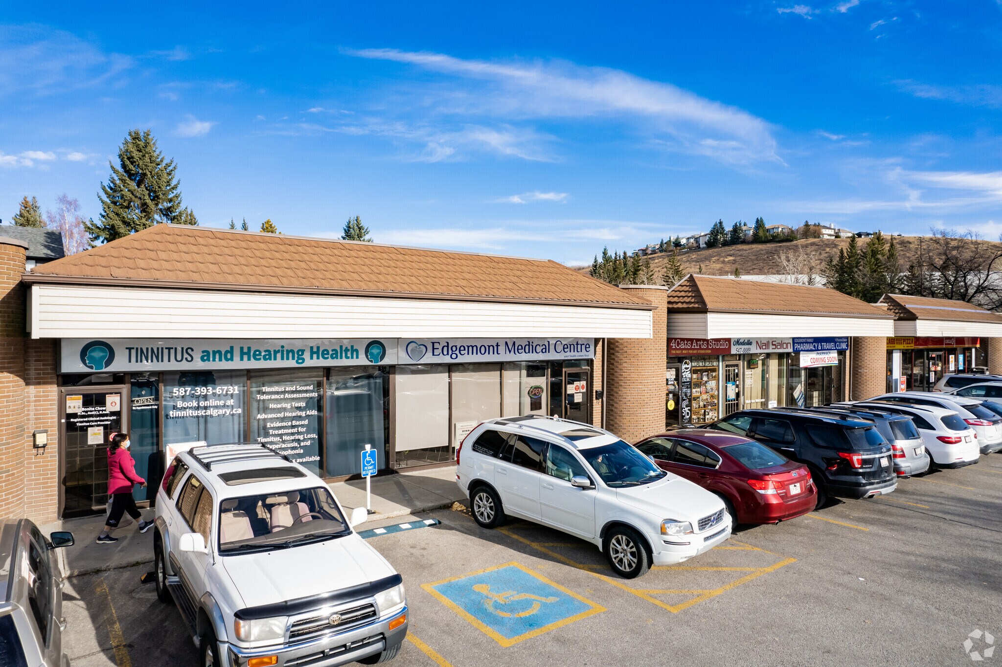 34 Edgedale Dr NW, Calgary, AB for sale Primary Photo- Image 1 of 1