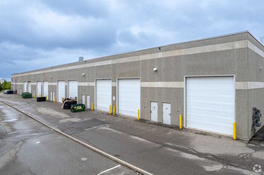 411 Four Valley Dr, Vaughan, ON à louer - Photo du bâtiment - Image 2 de 2