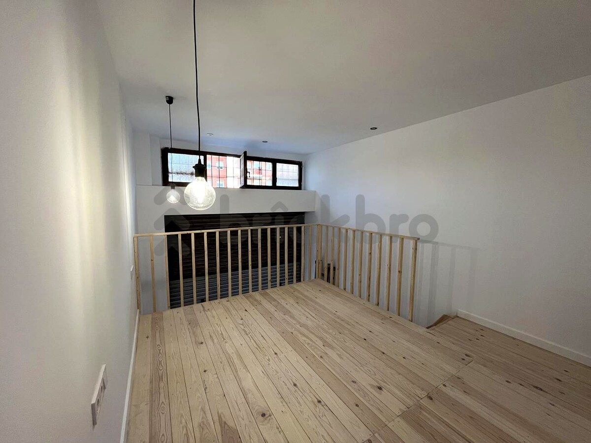 Barcelona, BAR 08031 - Unit 1 - - Interior Photo - Image 2 of 19