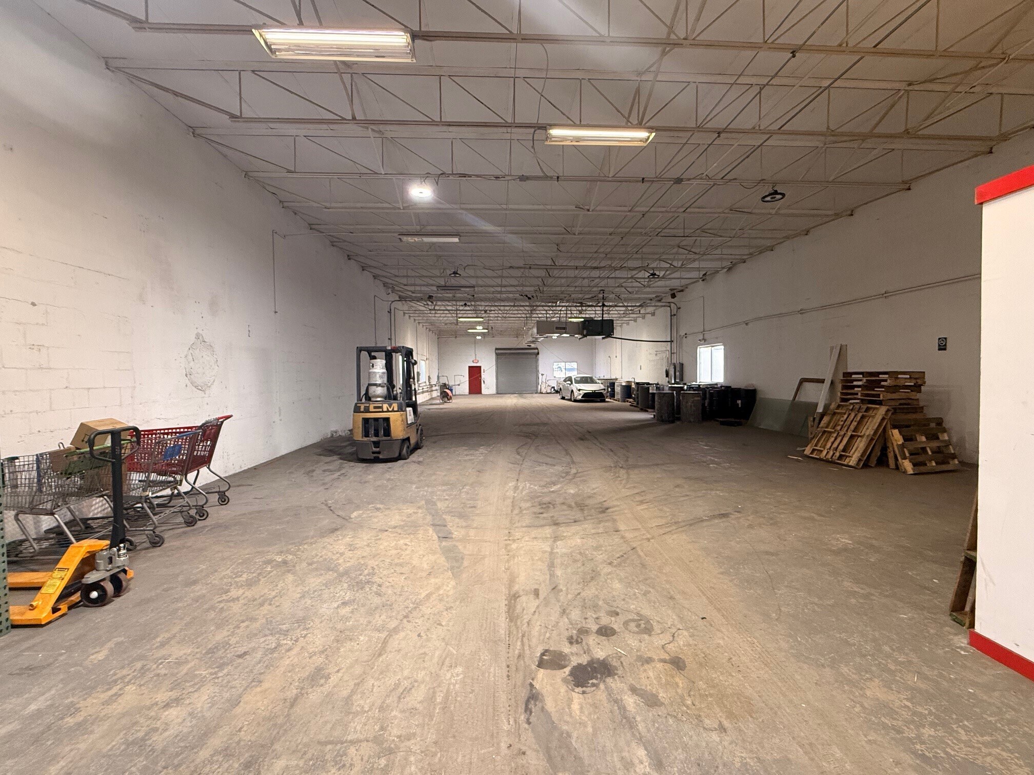 3660 E 10th Ct, Hialeah, FL for lease Interior Photo- Image 1 of 4