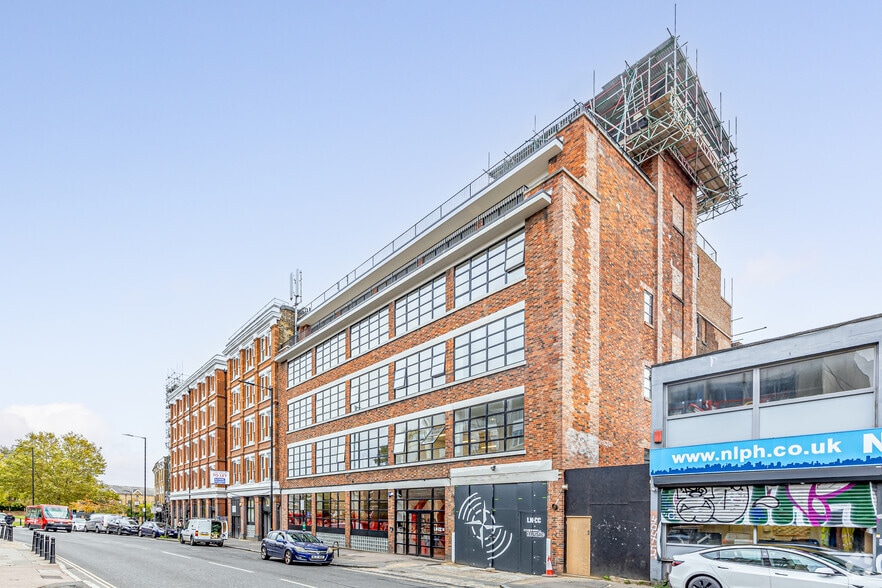 18-28 Shacklewell Ln, Londres à louer - Photo du bâtiment - Image 2 de 2