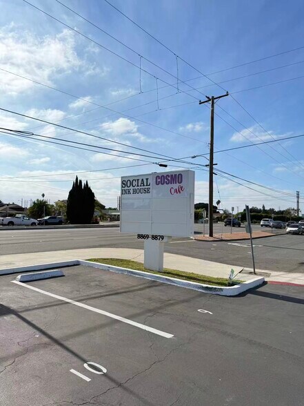 8869-8879 Katella Ave, Anaheim, CA à louer - Photo du bâtiment - Image 3 de 9