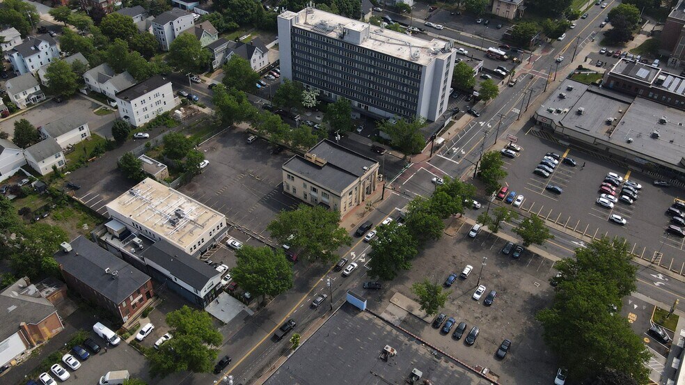 215 Grand Ave, New Haven, CT à vendre - Photo du bâtiment - Image 2 de 7