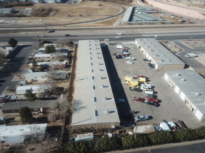 6180 Doniphan Dr, El Paso, TX à louer - Photo du bâtiment - Image 3 de 4