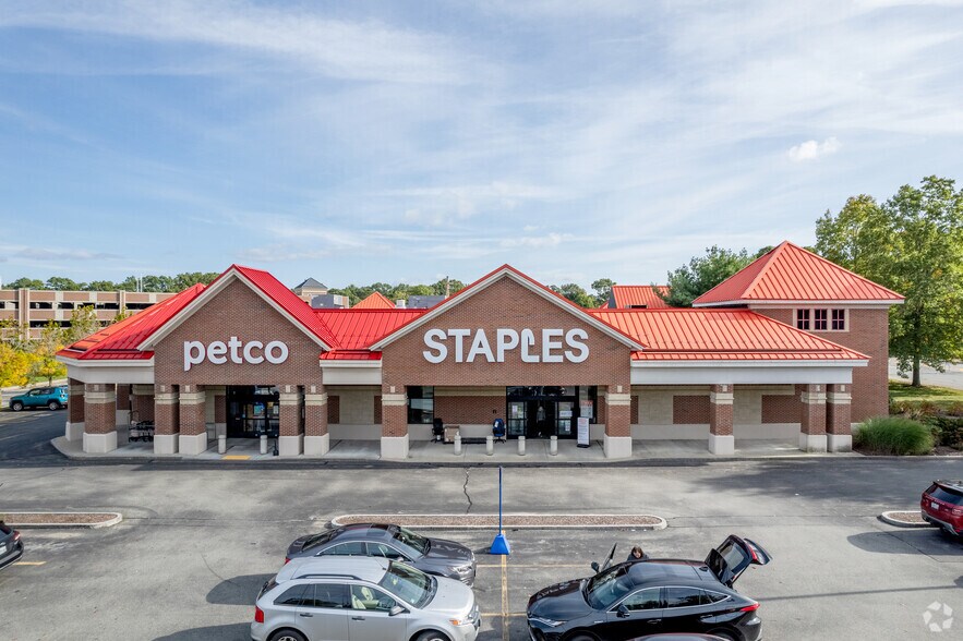 1007 Ten Rod Rd, North Kingstown, RI à louer - Photo du bâtiment - Image 2 de 6