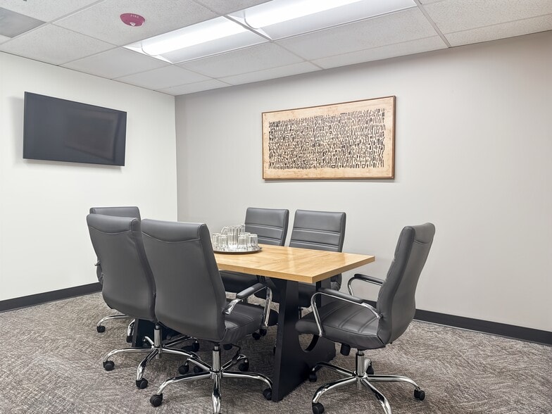 3900 S Wadsworth Blvd, Lakewood, CO for lease - Interior Photo - Image 2 of 32