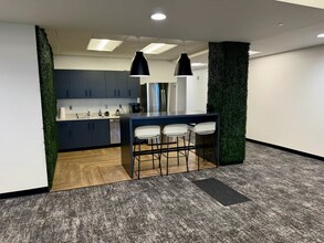 11010 Burdette St, Omaha, NE for lease Interior Photo- Image 2 of 5