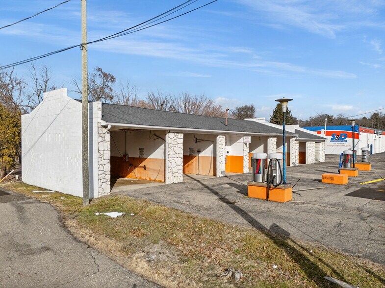 1620 Keuper Blvd NE, Massillon, OH à vendre - Photo du bâtiment - Image 3 de 41