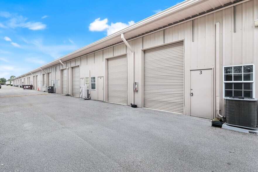 3435 Enterprise Ave, Naples, FL à vendre - Photo du bâtiment - Image 2 de 15