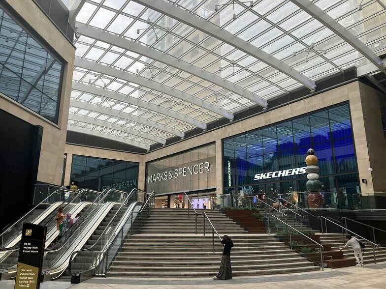 49 Town Mall, Woking à louer - Photo intérieure - Image 3 de 5
