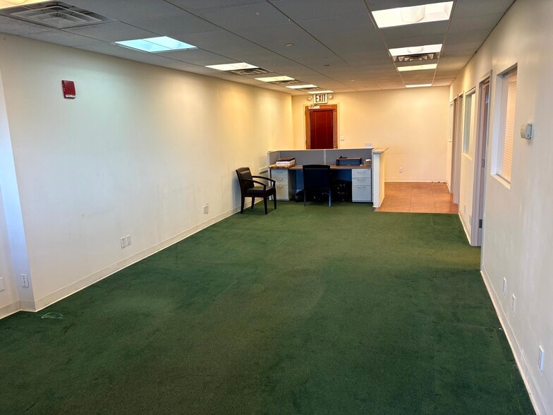 136-20 38th Ave, Flushing, NY for sale - Interior Photo - Image 3 of 12