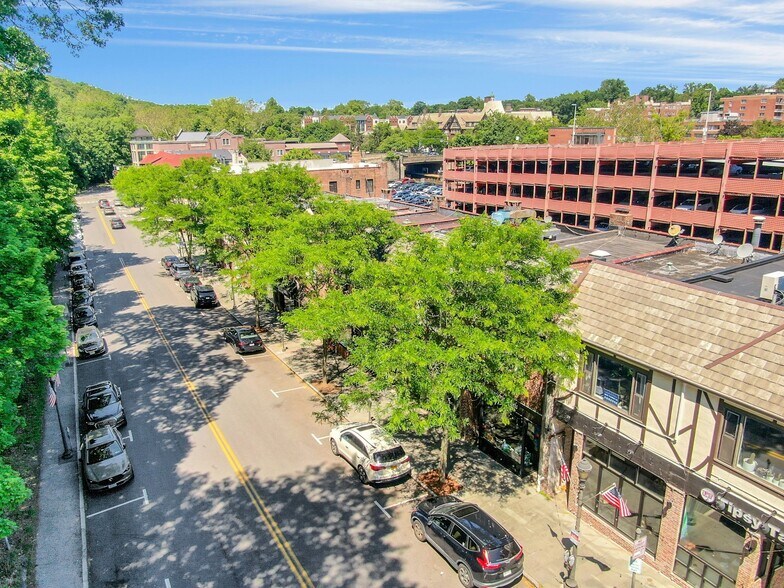 52 Garth Rd, Scarsdale, NY à vendre - Photo du bâtiment - Image 3 de 12