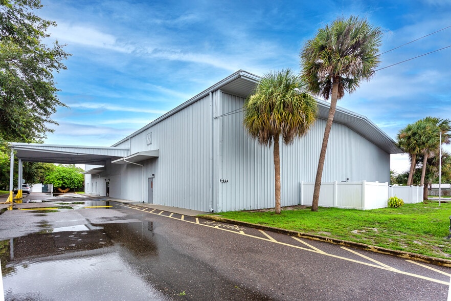 11633 137th St N, Largo, FL à vendre - Photo du bâtiment - Image 3 de 12