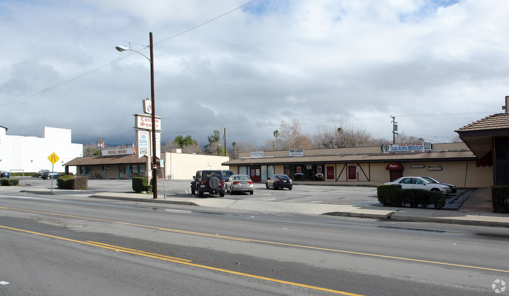 2339-2433 N Sierra Way, San Bernardino, CA à louer Photo principale- Image 1 de 5