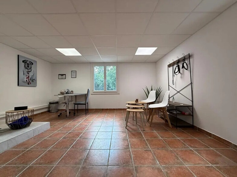 Office in Béziers for lease - Interior Photo - Image 2 of 7