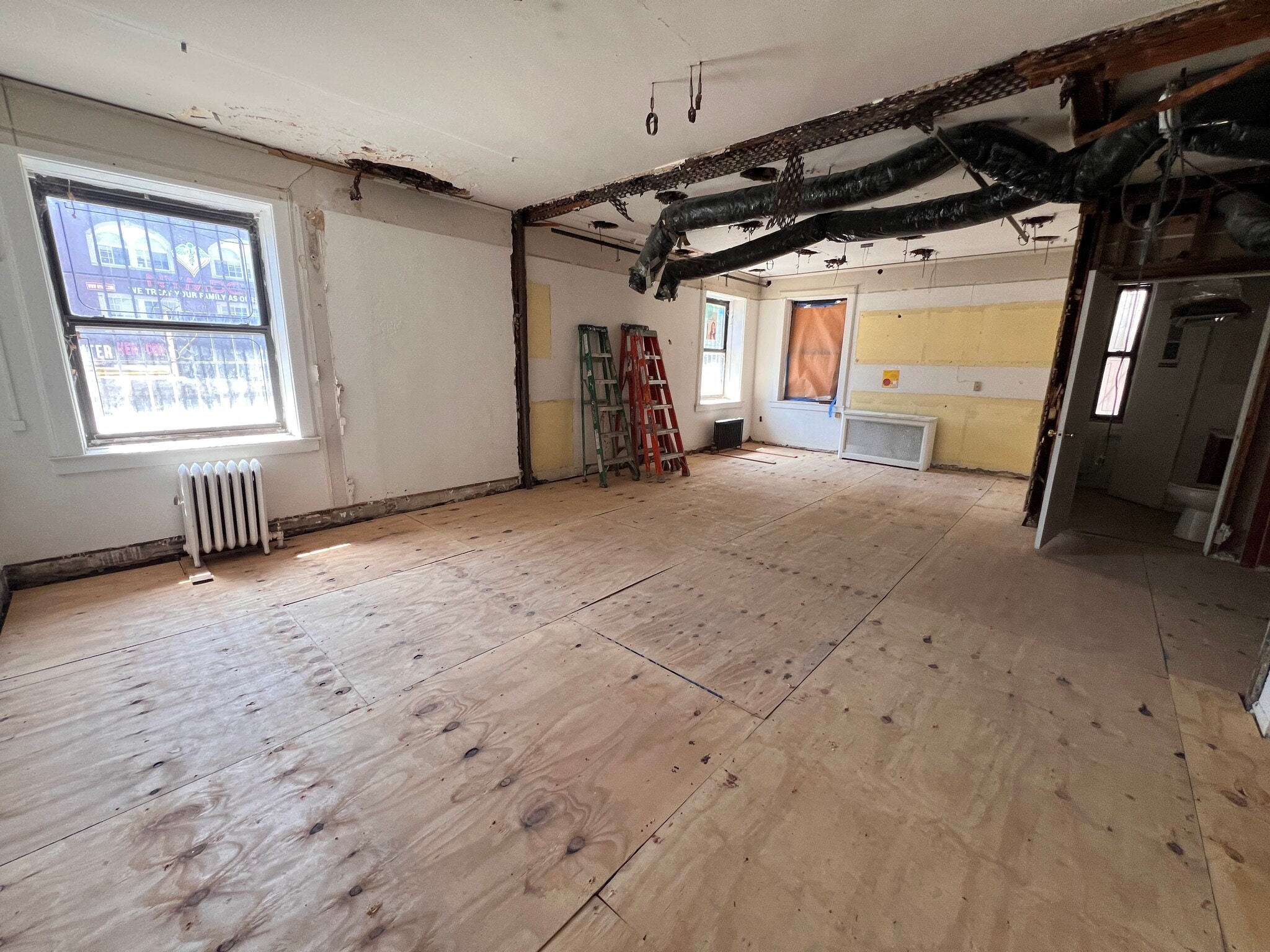 120-10 Queens Blvd, Kew Gardens, NY for lease Interior Photo- Image 1 of 6