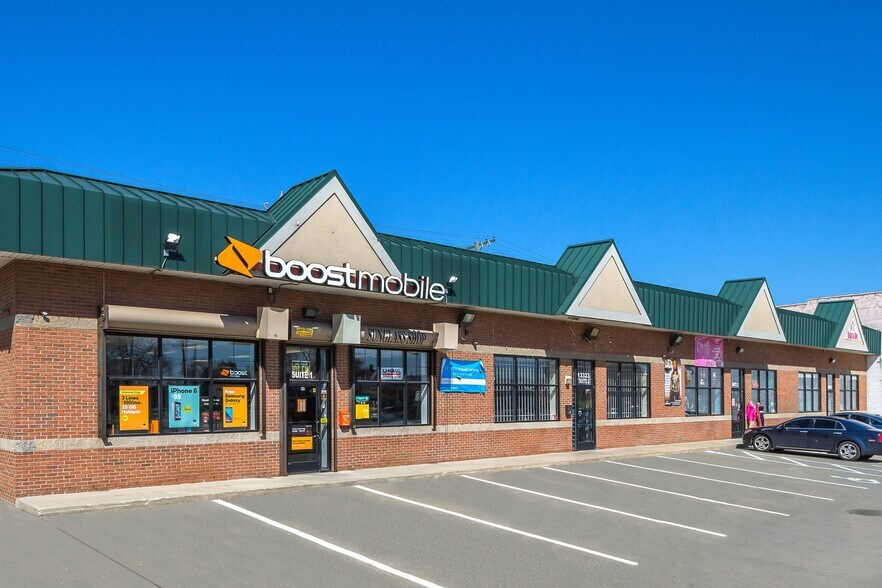 13323 Livernois Ave, Detroit, MI à louer - Photo du bâtiment - Image 2 de 3