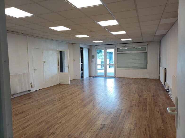 Flex in Bordeaux for lease - Building Photo - Image 3 of 5