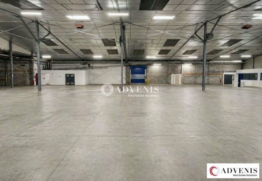 Flex in Bordeaux for sale - Interior Photo - Image 2 of 2