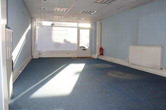 30 High St W, Glossop for lease Interior Photo- Image 2 of 3